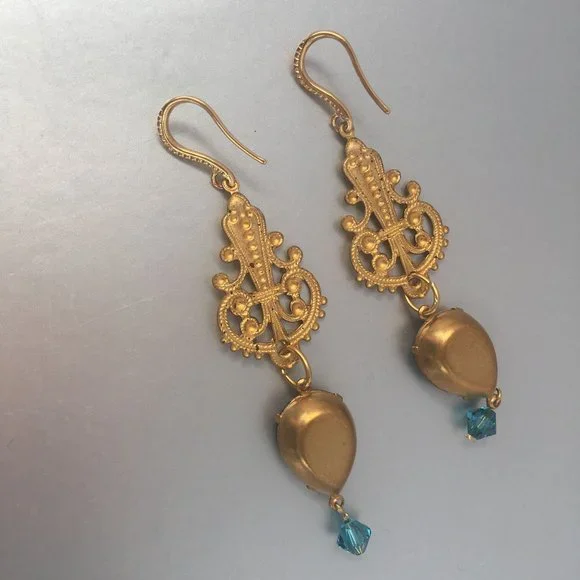 Sugar Gay Isber Swarovski Crystal Dangling Earrings Contemporary Jewelry - Picture 4 of 5